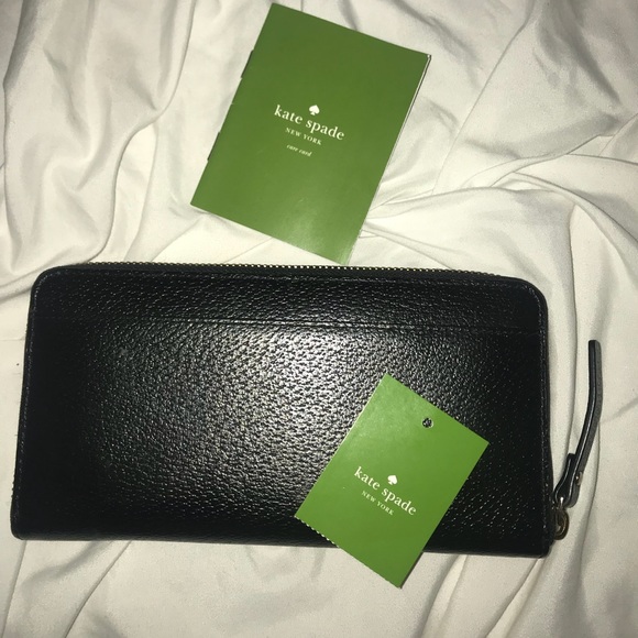 Black Kate Spade (cobble Hill-Lacey) wallet. - Picture 2 of 3